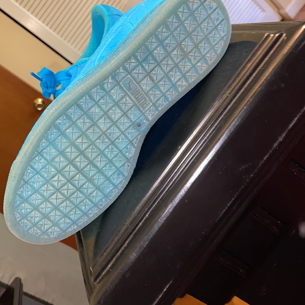 Sneakers - Picture 2 of 7